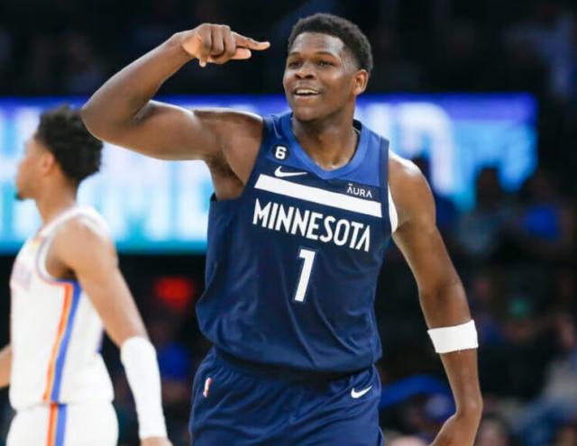 爱德华兹5年2.6亿顶薪续约 森林狼为冲冠不留退路